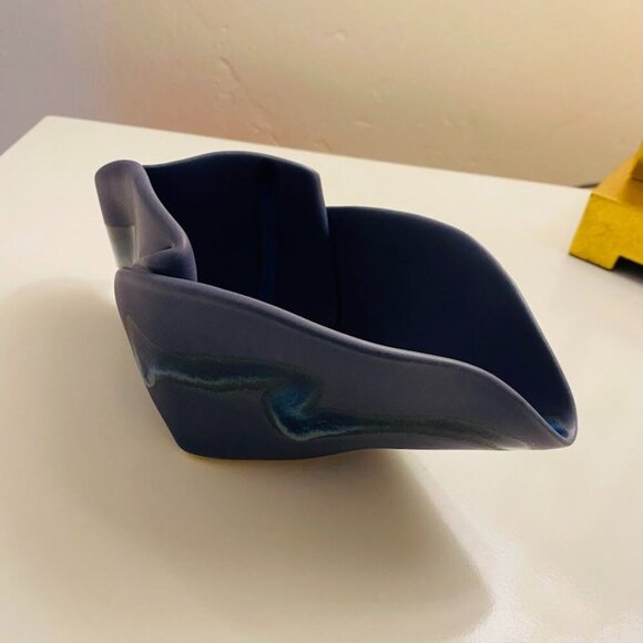 Hilborn Pottery Canada Pinched Periwinkle Art Pottery Gravy Boat Bowl - Picture 3 of 8